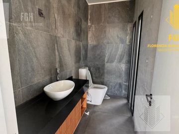 Casa Laguna en venta 6 amb con pileta en Naudir Escobar