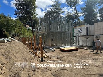 Venta Casa Villa La Angostura 122 m2 cubiertos  en pozo, vista parcial al lago 3 dormitorios Villa Correntoso
