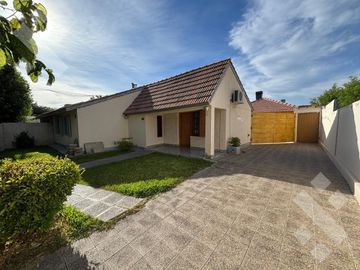 VENTA CASA 3 DORMITORIOS Y 4 DPTOS.  - B° ALTA BARDA, NEUQUEN