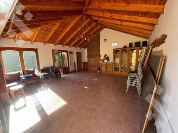 VENTA CASA 3 DORMITORIOS Y 4 DPTOS.  - B° ALTA BARDA, NEUQUEN