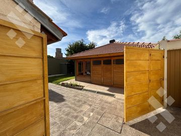 VENTA CASA 3 DORMITORIOS Y 4 DPTOS.  - B° ALTA BARDA, NEUQUEN