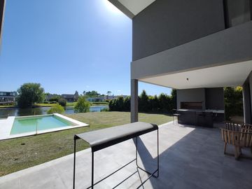 Casa al Agua en Venta en San Matías