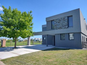 Casa al Agua en Venta en San Matías
