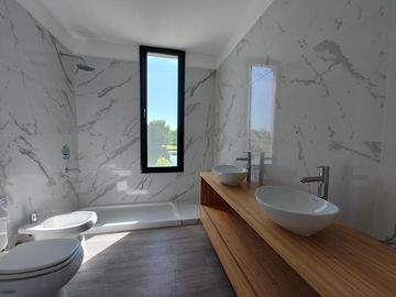 Casa al Agua en Venta en San Matías