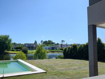 Casa al Agua en Venta en San Matías