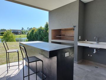 Casa al Agua en Venta en San Matías