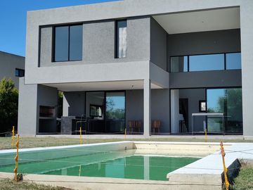 Casa al Agua en Venta en San Matías