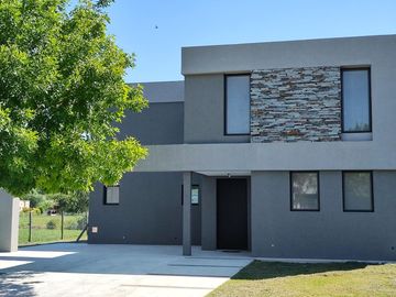 Casa al Agua en Venta en San Matías