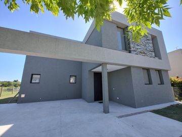Casa al Agua en Venta en San Matías