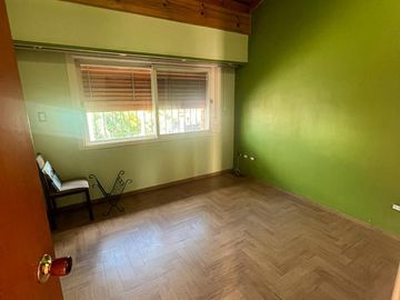 Chalet a la venta con parque en Castelar norte