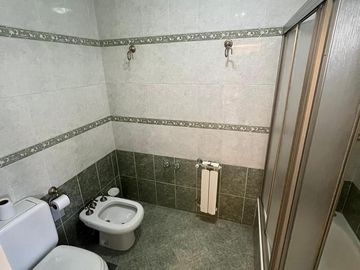 Chalet a la venta con parque en Castelar norte
