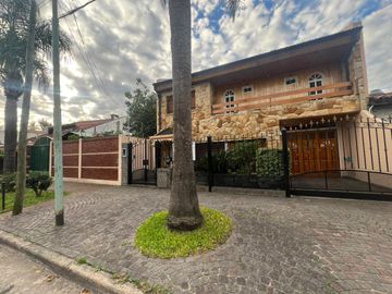Chalet a la venta con parque en Castelar norte