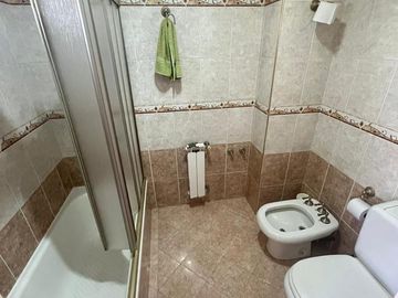 Chalet a la venta con parque en Castelar norte