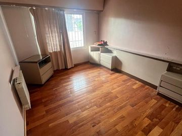 Chalet a la venta con parque en Castelar norte