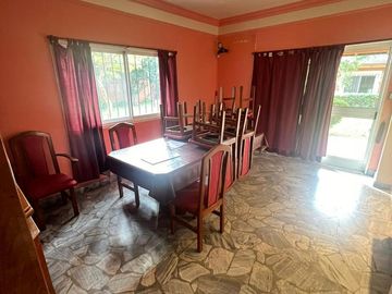 Chalet a la venta con parque en Castelar norte