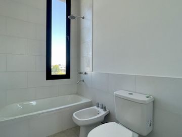 CASA EN SAN MATIAS A LA LAGUNA EN VENTA CON PISCINA A ESTRENAR
