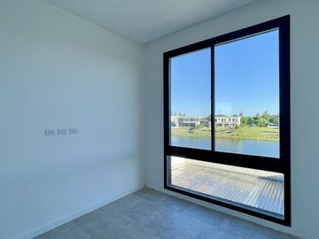 CASA EN SAN MATIAS A LA LAGUNA EN VENTA CON PISCINA A ESTRENAR