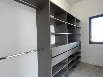 CASA EN SAN MATIAS A LA LAGUNA EN VENTA CON PISCINA A ESTRENAR