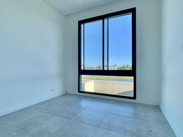 CASA EN SAN MATIAS A LA LAGUNA EN VENTA CON PISCINA A ESTRENAR