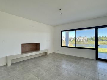 CASA EN SAN MATIAS A LA LAGUNA EN VENTA CON PISCINA A ESTRENAR