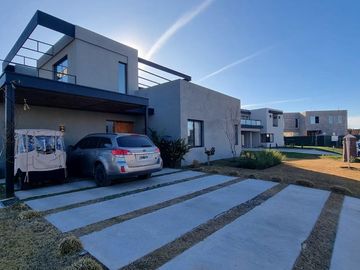 Casa venta La Calesa Pilará - VCO propiedades