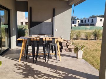 Casa venta La Calesa Pilará - VCO propiedades