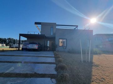 Casa venta La Calesa Pilará - VCO propiedades