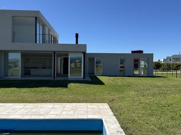 Casa en Puerto del Aguila Country Nautico