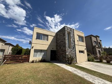 Casa en  Alquiler Temporal en Vila Marina I , Villanueva