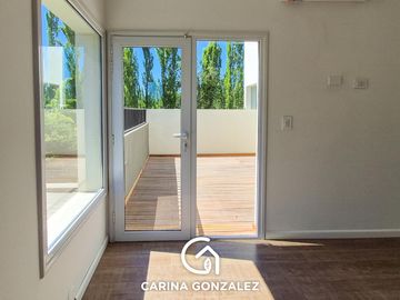 Casa 4 dormitorios, en  B° Cerrado LA CASTELLANA, Neuquén