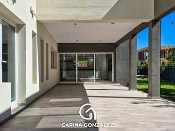 Casa 4 dormitorios, en  B° Cerrado LA CASTELLANA, Neuquén