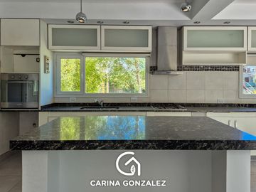 Casa 4 dormitorios, en  B° Cerrado LA CASTELLANA, Neuquén