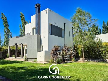Casa 4 dormitorios, en  B° Cerrado LA CASTELLANA, Neuquén