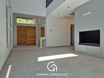 Casa 4 dormitorios, en  B° Cerrado LA CASTELLANA, Neuquén