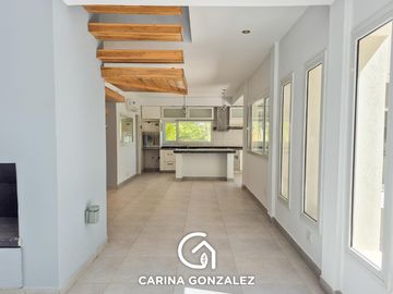 Casa 4 dormitorios, en  B° Cerrado LA CASTELLANA, Neuquén