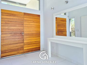 Casa 4 dormitorios, en  B° Cerrado LA CASTELLANA, Neuquén