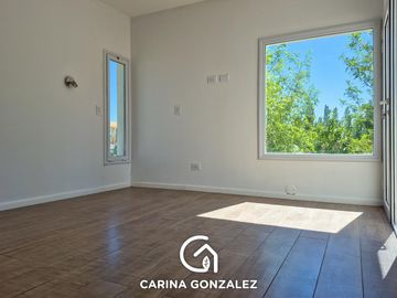 Casa 4 dormitorios, en  B° Cerrado LA CASTELLANA, Neuquén