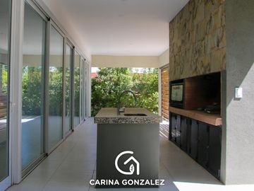 Casa 4 dormitorios, en  B° Cerrado LA CASTELLANA, Neuquén