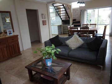 Casa en venta - 4 Dormitorios 3 Baños - Cocheras - 320Mts2 - Lisandro Olmos, La Plata