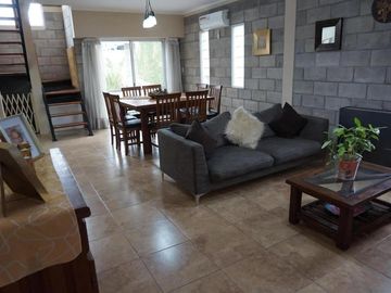 Casa en venta - 4 Dormitorios 3 Baños - Cocheras - 320Mts2 - Lisandro Olmos, La Plata