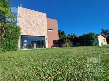 HERMOSA CASA EN JARDINES DE ESCOBAR