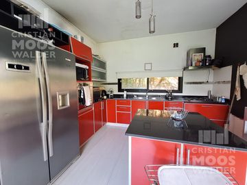 HERMOSA CASA EN JARDINES DE ESCOBAR