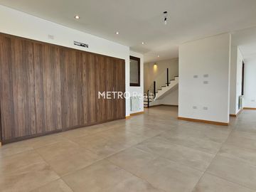 Casa en  Venta 6 ambientes en Terralagos, Canning