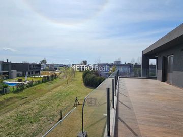 Casa en  Venta 6 ambientes en Terralagos, Canning