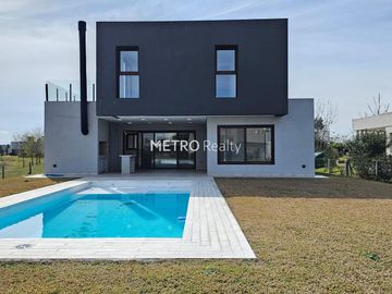 Casa en  Venta 6 ambientes en Terralagos, Canning