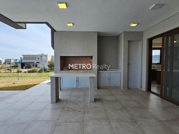 Casa en  Venta 6 ambientes en Terralagos, Canning