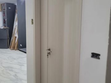 Monoambiente con balcón  a ESTRENAR!! / al frente / equipado / flores /  3 C