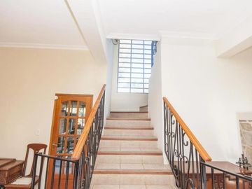 Casa en venta - 4 Dormitorios 5 Baños - Cocheras - 3.046Mts2 - City bell