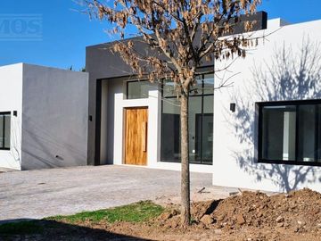 Hermosa Casa en venta en 1 planta San Matias Area 5 PG