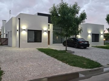 Hermosa Casa en venta en 1 planta San Matias Area 5 PG